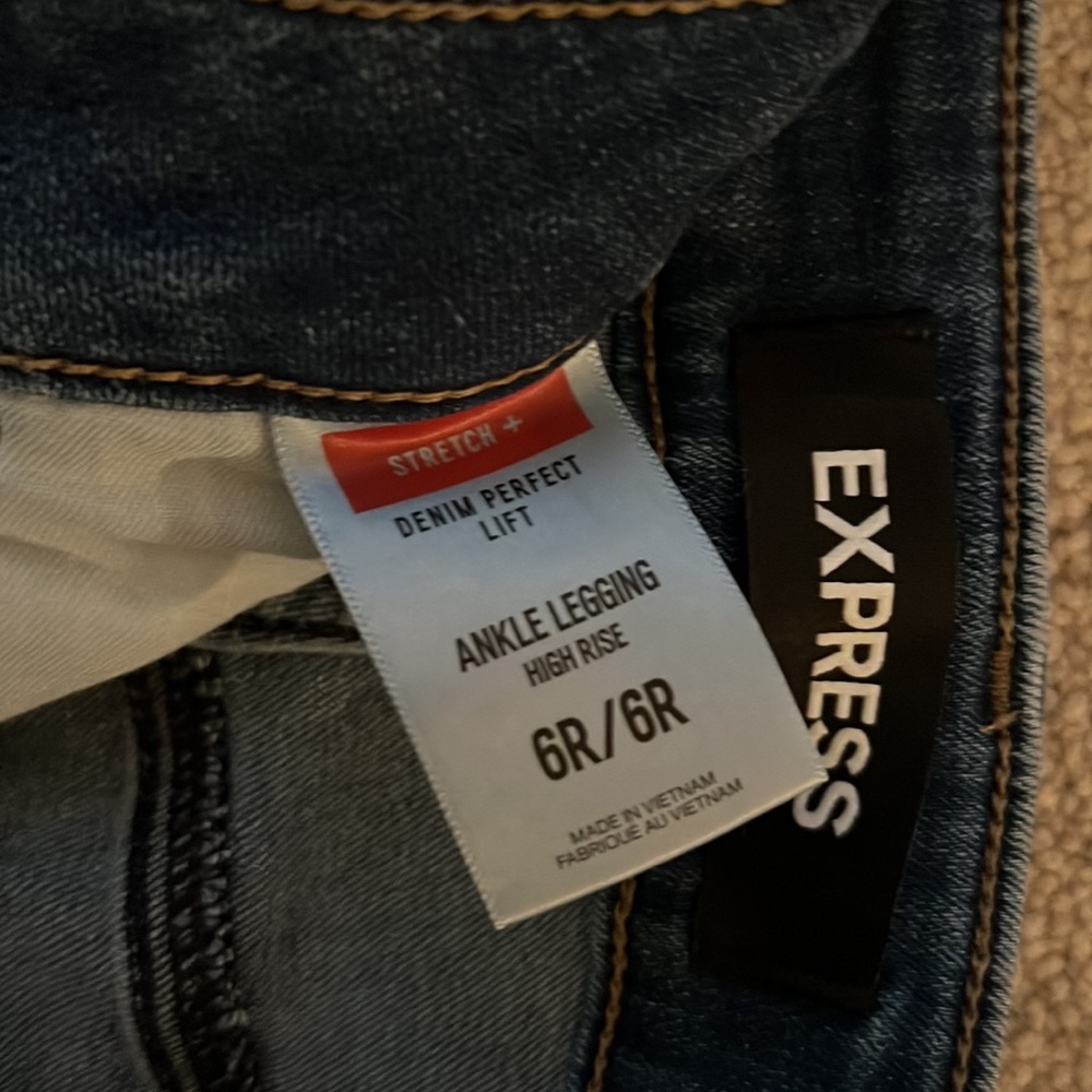 Express High Rise Jeans - Picture 4 of 4
